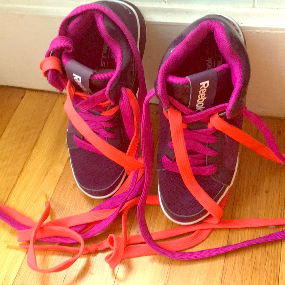 Reebok size 5 Les Mills sneakers